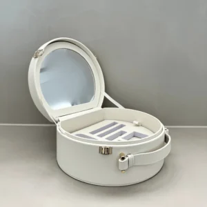 Elegancki beżowy kuferek – Elegancki kuferek Color Care