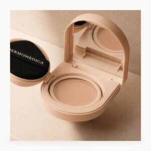 5527-dermomedica-cosmeceuticals-sunscreen-perfect-skin-spf-50-fair-light-ko-02-detail Kompakt koloryzujący SPF Fair Light – Sunscreen Perfect Skin SPF 50+ - detal produktu